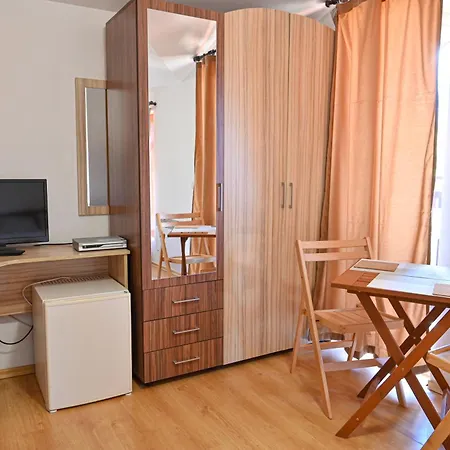 Charming With Mountain View & Seasonal Pool - By Flat Mаnаger Bansko
