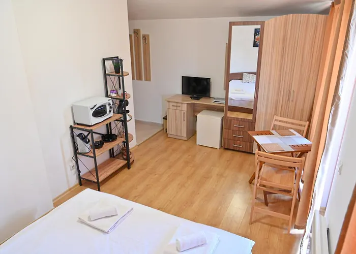 Charming With Mountain View - By Flat Mаnаger Lejlighed